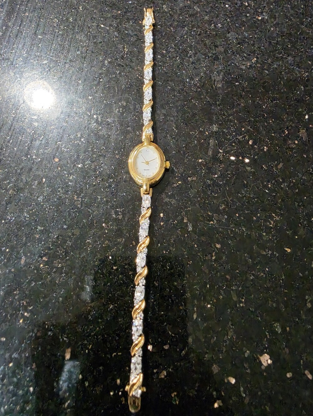 *Working*Elegant Gold-Tone Womens Quartz Bracelet Watchwith Mother of Pearl Dial - Picture 6 of 6